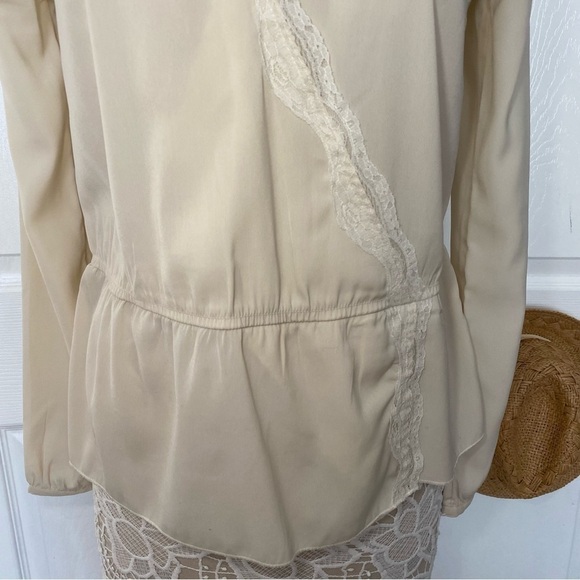 Abercrombie & Fitch cream blouse v neckline with lace trim elastic waist Medium - Picture 4 of 11